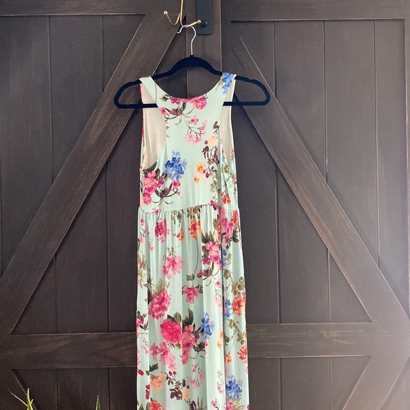 Bellamie Large Light Green with Vibrant Flower design. Sleeveless - Picture 5 of 8